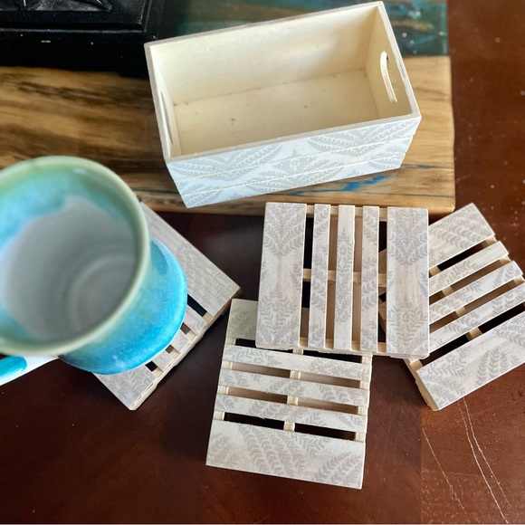 Mini Pallet & Crate Coaster Set silver fern leaves print. 4 Coasters W/ Crate - Picture 5 of 7